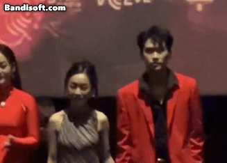 Drama bủa v&acirc;y nam thần Vbiz v&igrave; li&ecirc;n tục t&igrave;nh tứ với bạn diễn: Hết &ocirc;m ấp lại nắm tay, netizen kh&oacute; chịu v&ocirc; c&ugrave;ng- Ảnh 2.
