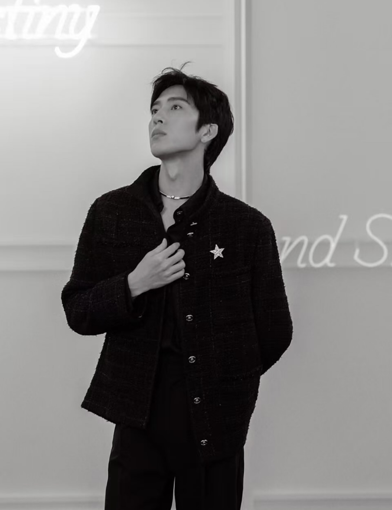 Tổng t&agrave;i bad boy đang khiến cả MXH rần rần: Visual miễn ch&ecirc;, c&ugrave;ng bạn g&aacute;i trở th&agrave;nh cặp đ&ocirc;i mặc đẹp nhất showbiz- Ảnh 15.