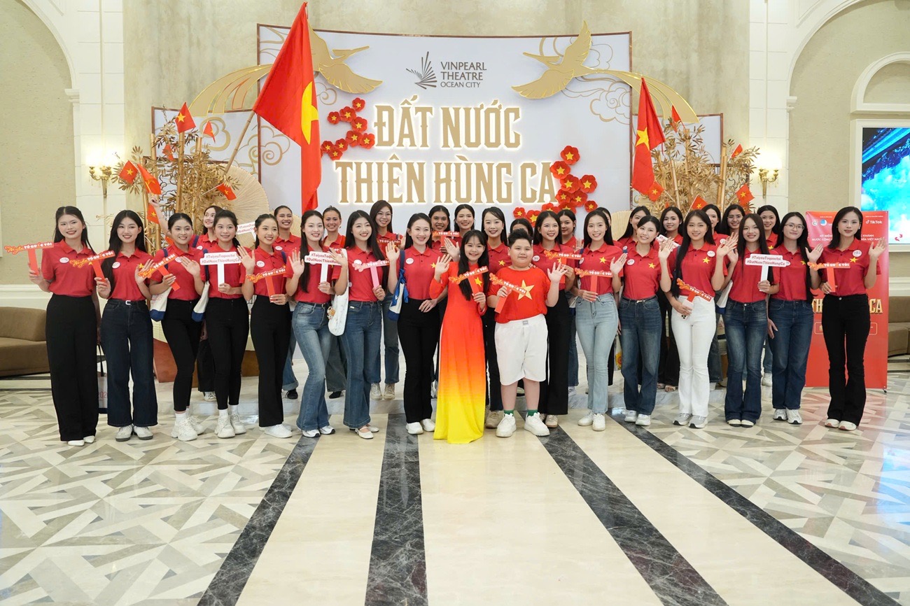 Tết Độc lập đong đầy cảm xúc cùng đại sử thi sân khấu “Đất Nước Thiên Hùng Ca” - Ảnh 1.