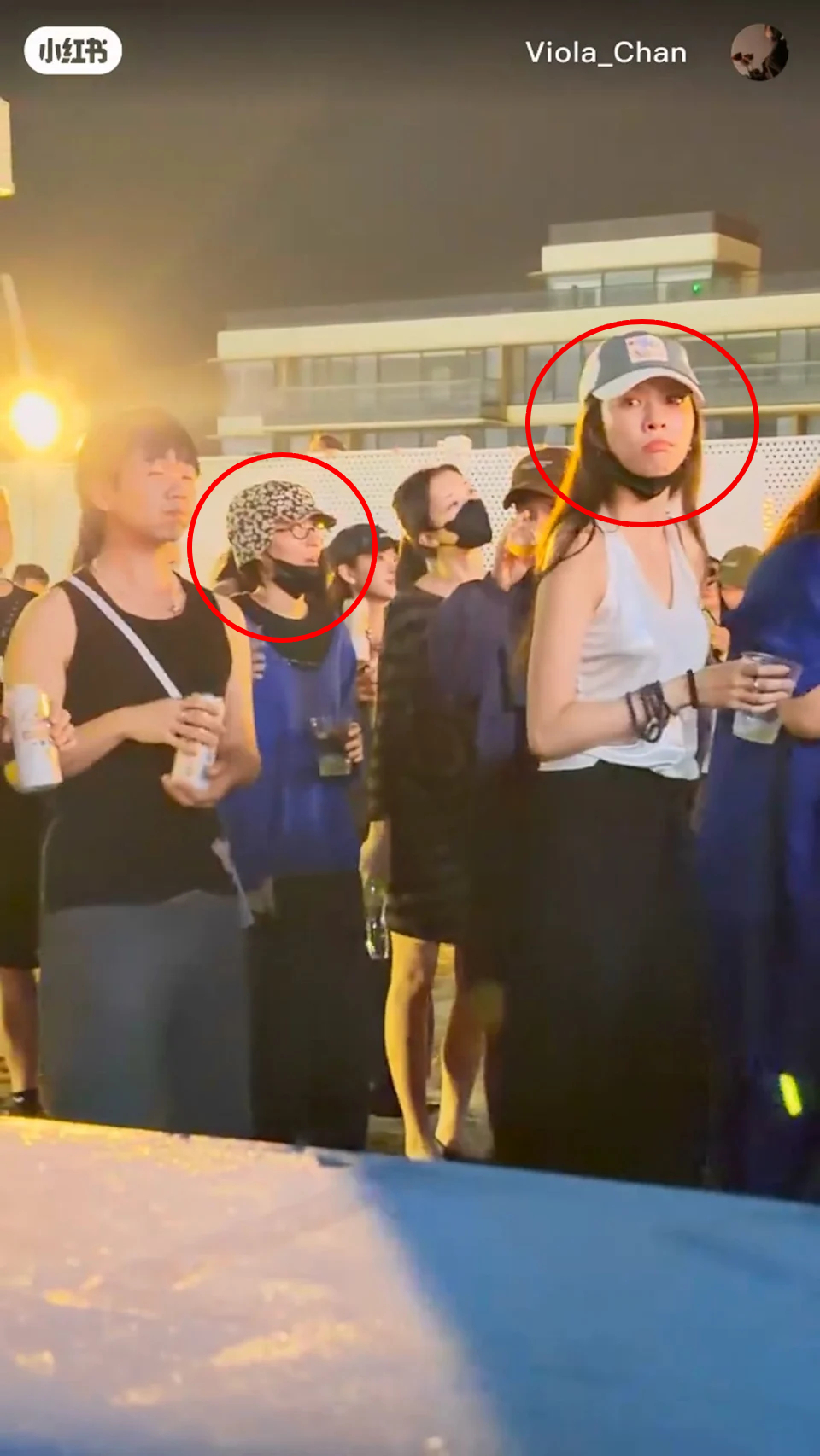 Ph&aacute;t hiện Chị Đẹp 9X v&agrave; con g&aacute;i Diva h&agrave;ng đầu showbiz hẹn h&ograve; ở đại nhạc hội- Ảnh 1.