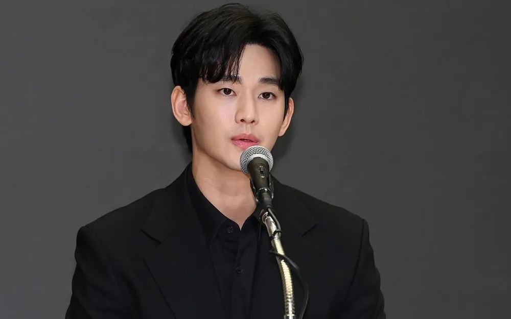 "Kim Soo Hyun kh&ocirc;ng biết xấu hổ"- Ảnh 2.