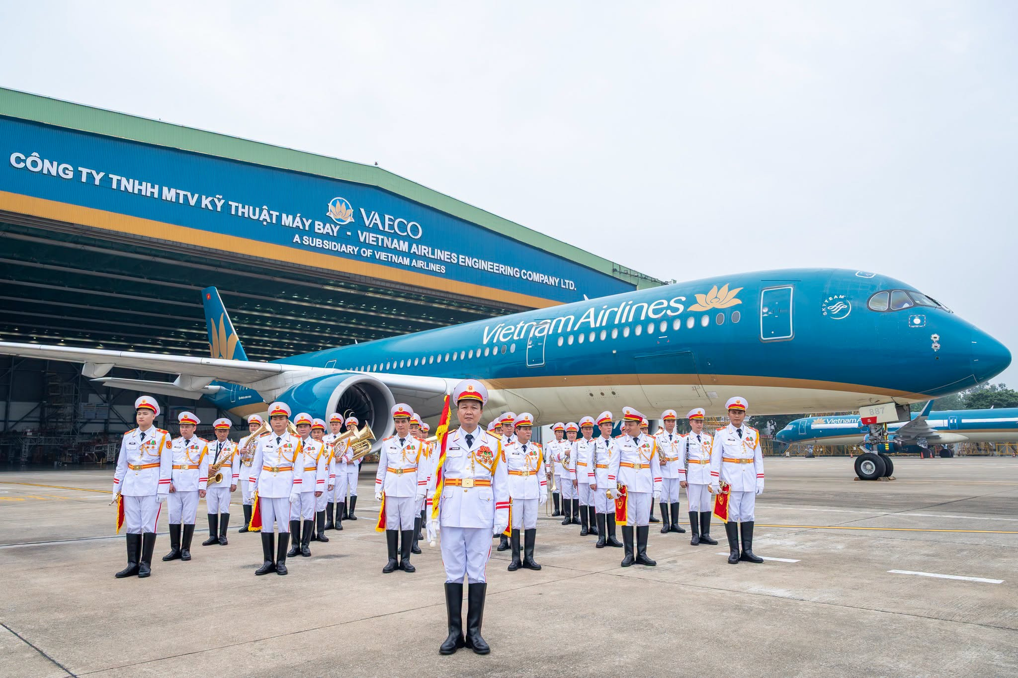 S&aacute;ng nay - 1/9, một m&aacute;y bay của Vietnam Airlines thực hiện nhiệm vụ đặc biệt  - Ảnh 7.
