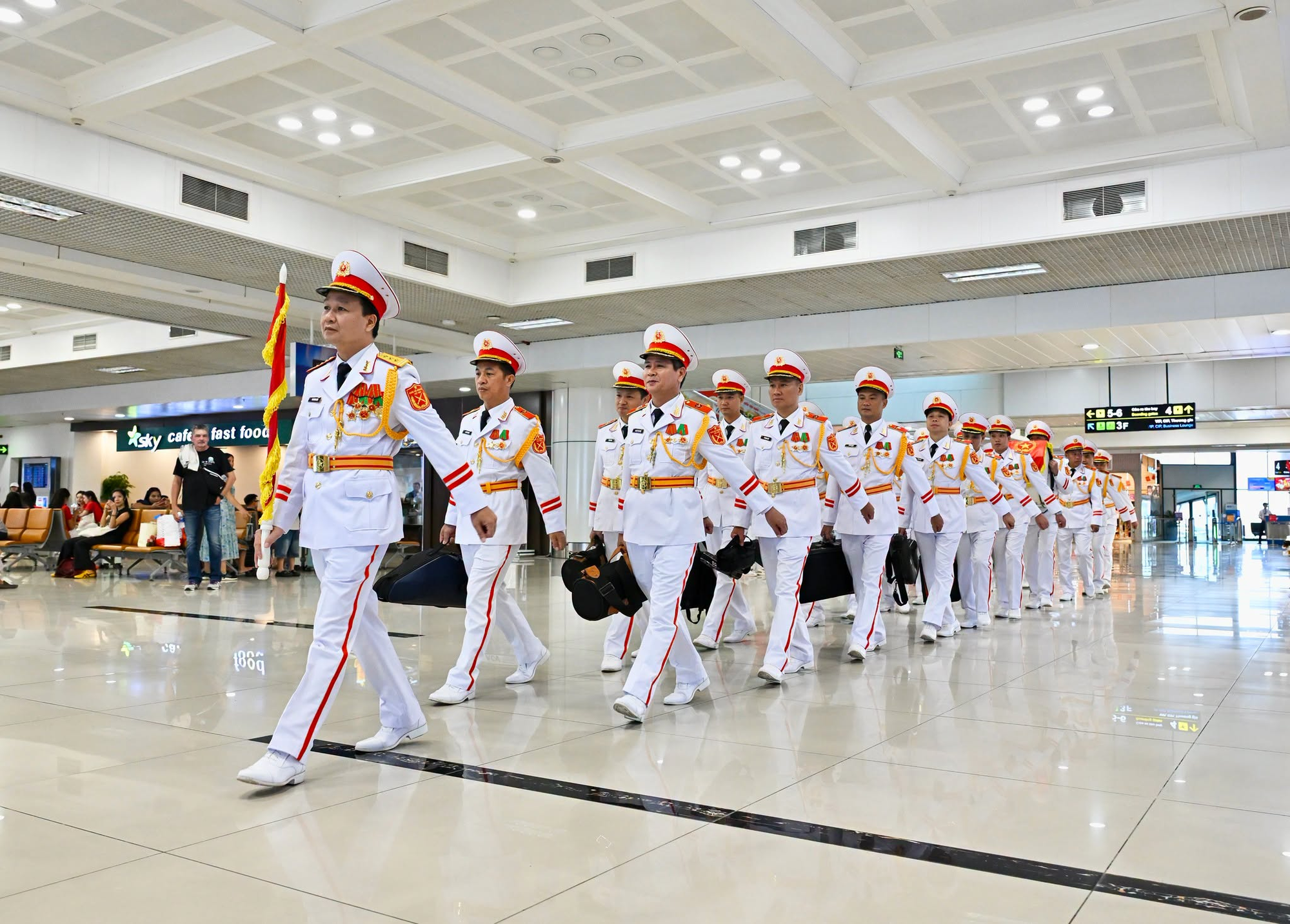 S&aacute;ng nay - 1/9, một m&aacute;y bay của Vietnam Airlines thực hiện nhiệm vụ đặc biệt  - Ảnh 1.