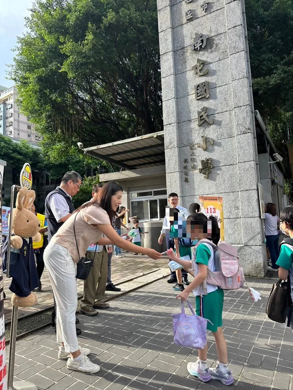 Kh&ocirc;ng d&aacute;m tin đ&acirc;y l&agrave; ngọc nữ showbiz sau khi giải nghệ để cưới ch&aacute;u trai "&ocirc;ng tr&ugrave;m xe đạp"- Ảnh 1.