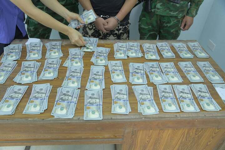 Lạng Sơn: Bắt người vận chuyển gần 400 tờ 100 USD nghi tiền giả v&agrave;o nội địa- Ảnh 2.