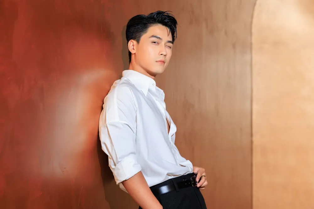 Drama bủa v&acirc;y nam thần Vbiz v&igrave; li&ecirc;n tục t&igrave;nh tứ với bạn diễn: Hết &ocirc;m ấp lại nắm tay, netizen kh&oacute; chịu v&ocirc; c&ugrave;ng- Ảnh 13.