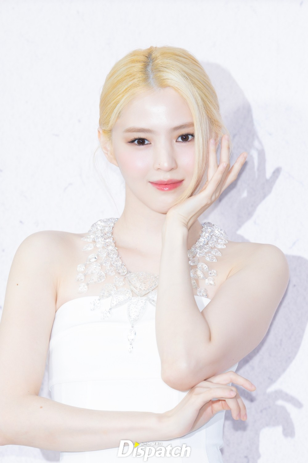 Han So Hee đẹp ph&aacute;t s&aacute;ng, đ&uacute;ng nghĩa "Bạch Tuyết" vạn người m&ecirc;!- Ảnh 6.