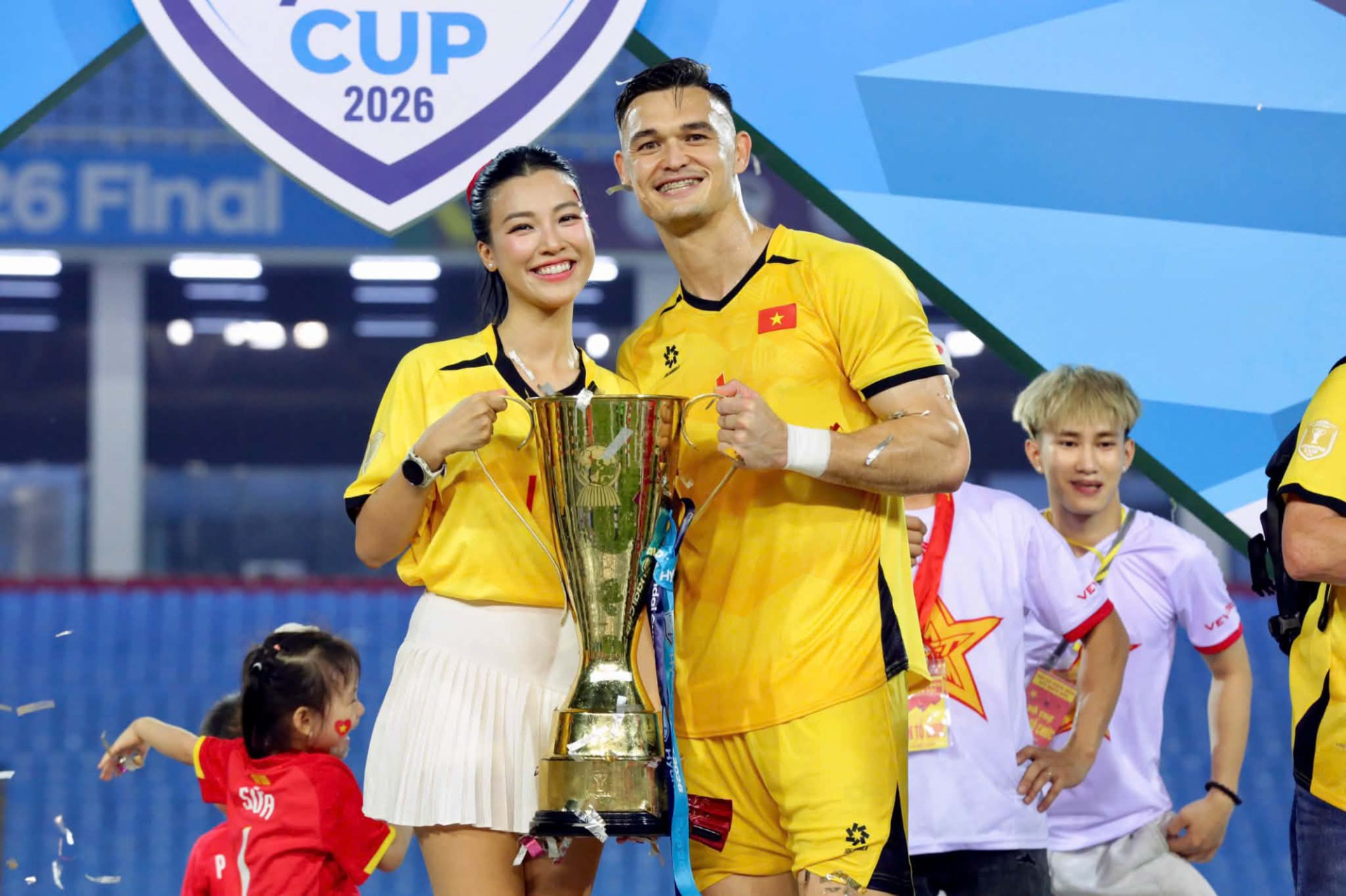 Sinh nhật L&ecirc; Giang Patrik v&agrave; MC Ho&agrave;ng Oanh: Ch&uacute;ng m&igrave;nh c&oacute; nhau!- Ảnh 6.