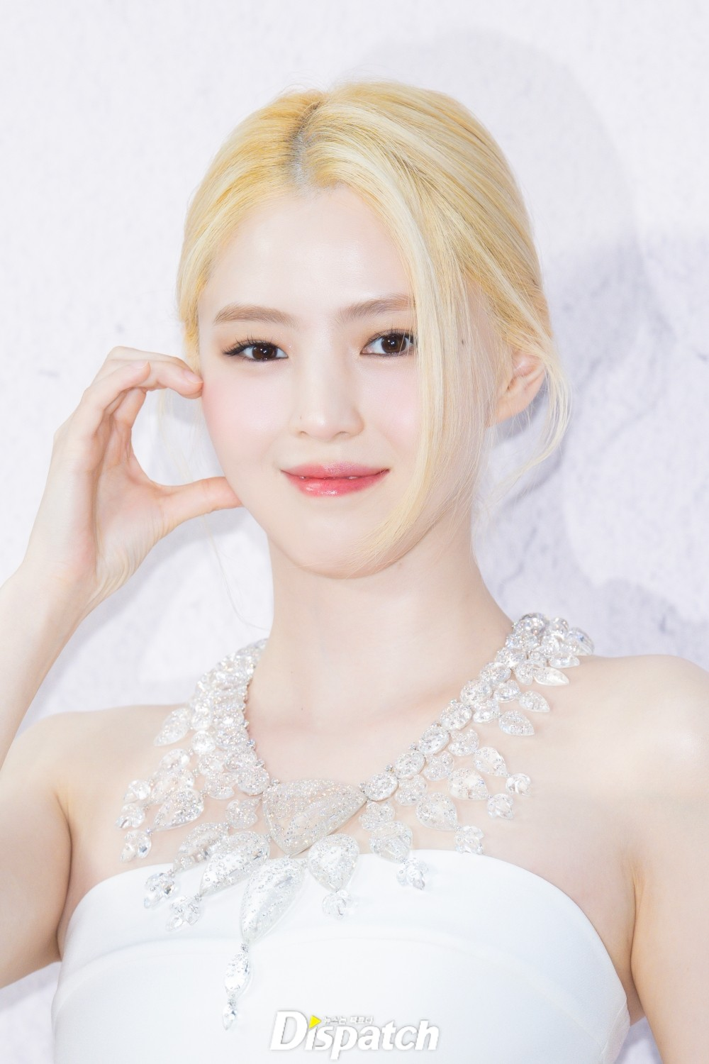 Han So Hee đẹp ph&aacute;t s&aacute;ng, đ&uacute;ng nghĩa "Bạch Tuyết" vạn người m&ecirc;!- Ảnh 5.
