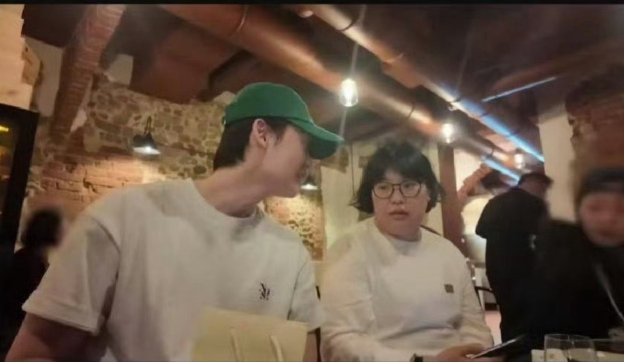 Kh&ocirc;ng d&aacute;m tin đ&acirc;y l&agrave; Lee Jong Suk sau khi chia tay IU- Ảnh 7.