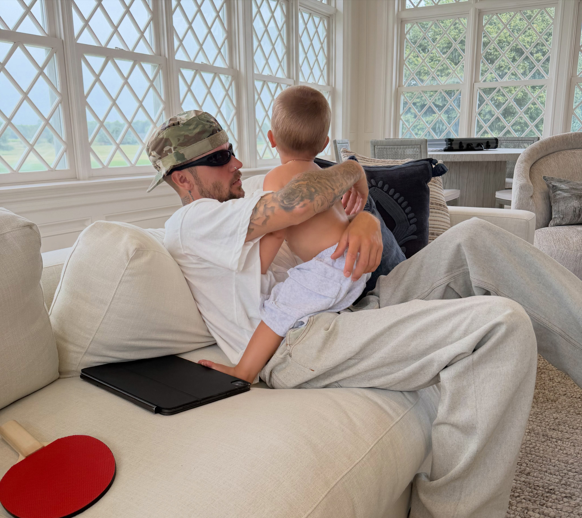 Justin Bieber chia sẻ ảnh mới cùng con trai 2 tuổi - Ảnh 1.