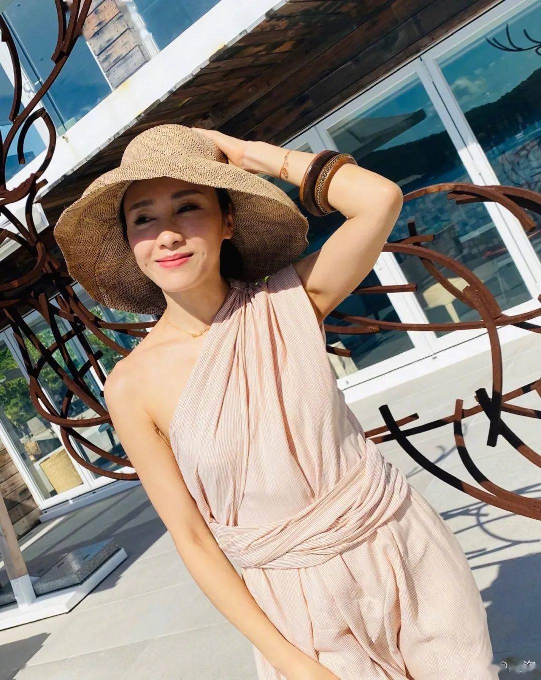 Dinh thự 3630 tỷ đồng mang &yacute; nghĩa đặc biệt của "đệ nhất mỹ nh&acirc;n" L&ecirc; Tư- Ảnh 9.