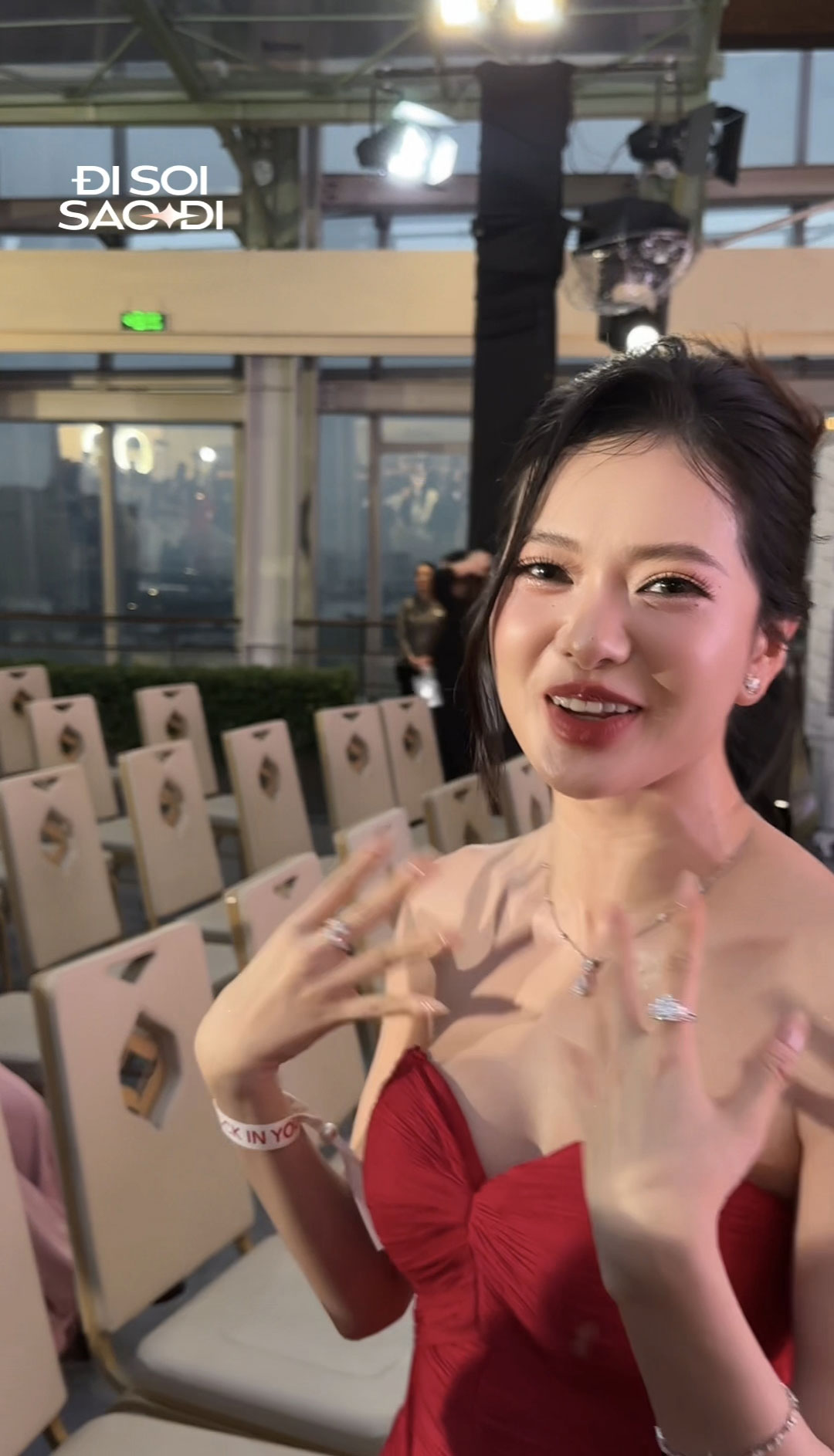 Sốc visual l&agrave; đ&acirc;y: Baifern Pimchanok như nữ thần ở sự kiện TP. HCM, nữ diễn vi&ecirc;n Việt ngỡ ng&agrave;ng kh&ocirc;ng n&oacute;i n&ecirc;n lời!- Ảnh 6.