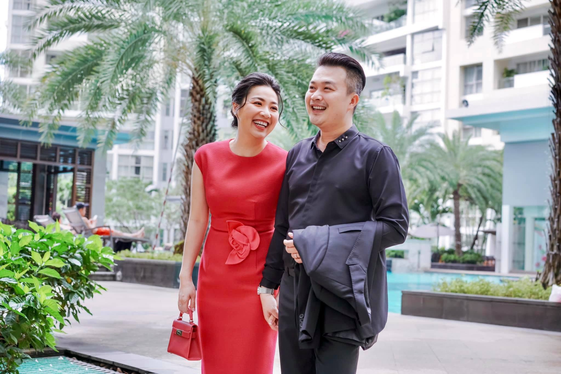 Nữ diễn vi&ecirc;n đ&igrave;nh đ&aacute;m đi b&aacute;n ốc ở đường Nguyễn Bỉnh Khi&ecirc;m, TP.HCM- Ảnh 4.