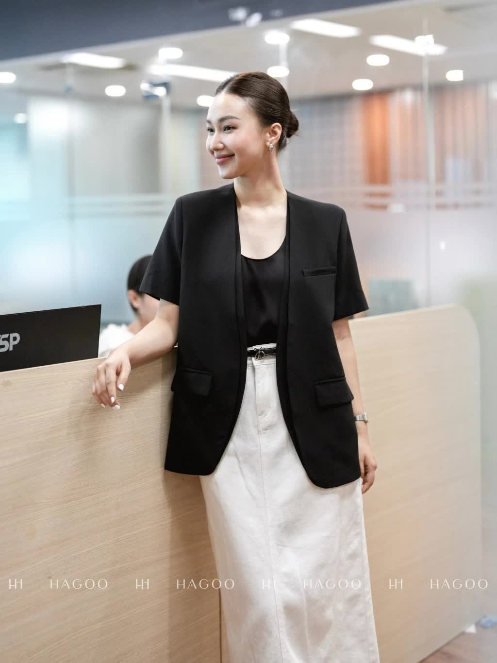 N&agrave;ng blogger Ph&aacute;p c&oacute; style chuẩn old money: Đơn giản m&agrave; cũng đầy tinh tế- Ảnh 11.
