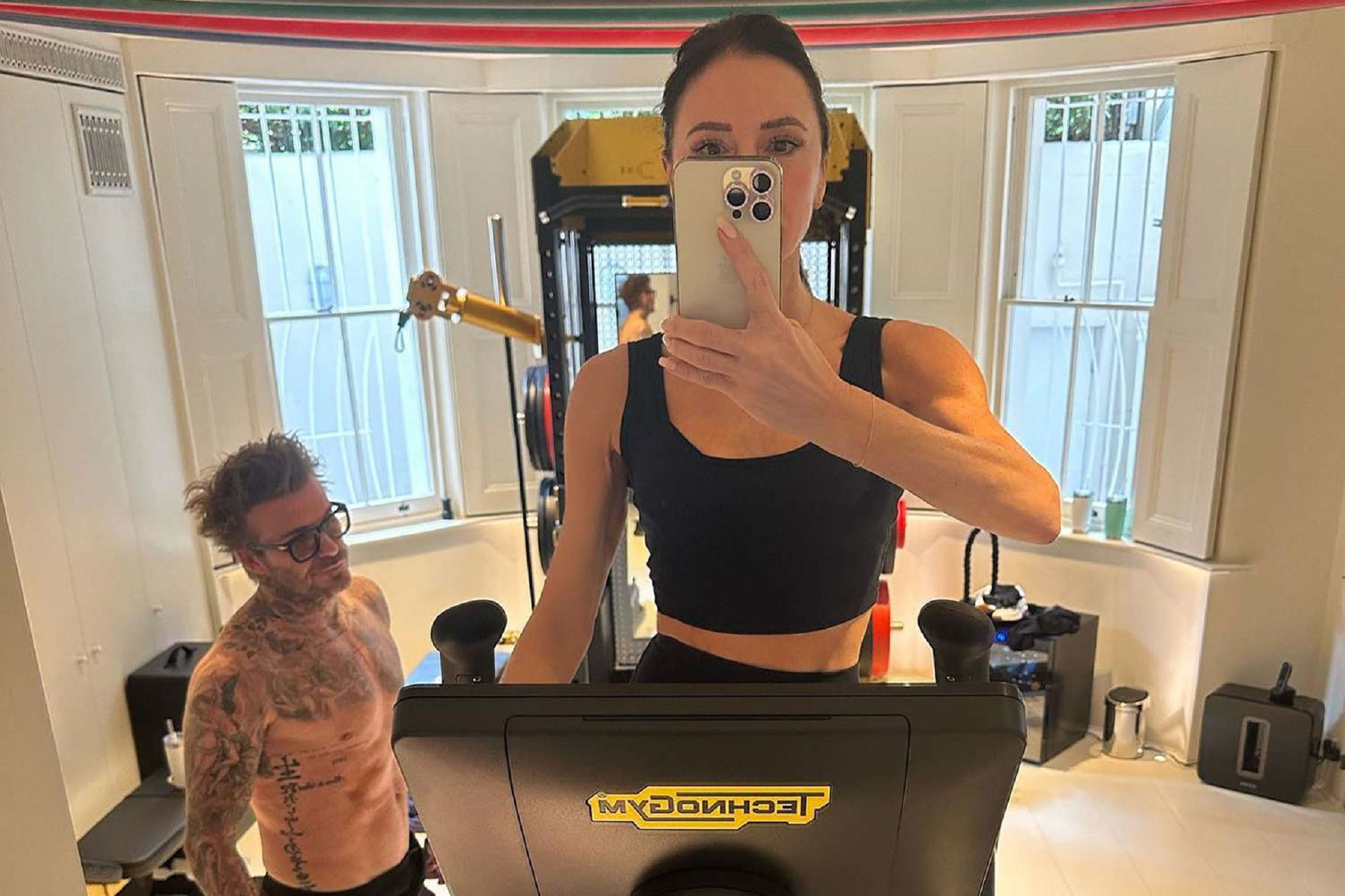 Biệt thự màu trắng ở khu nhà giàu của David Beckham và Victoria Beckham- Ảnh 7.