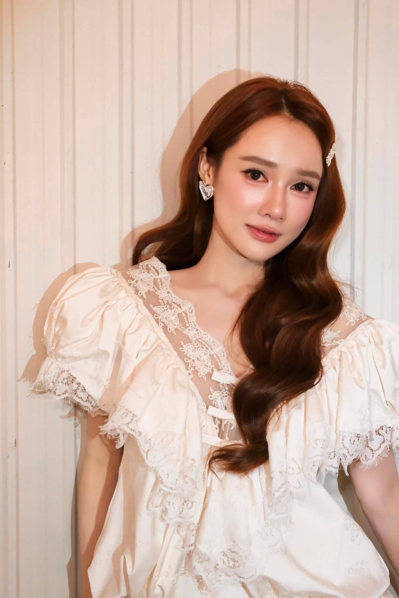 Nh&atilde; Phương đăng ảnh vợ chồng &ocirc;m nhau giữa l&uacute;c Trường Giang l&agrave; t&acirc;m điểm tr&ecirc;n MXH - Ảnh 4.