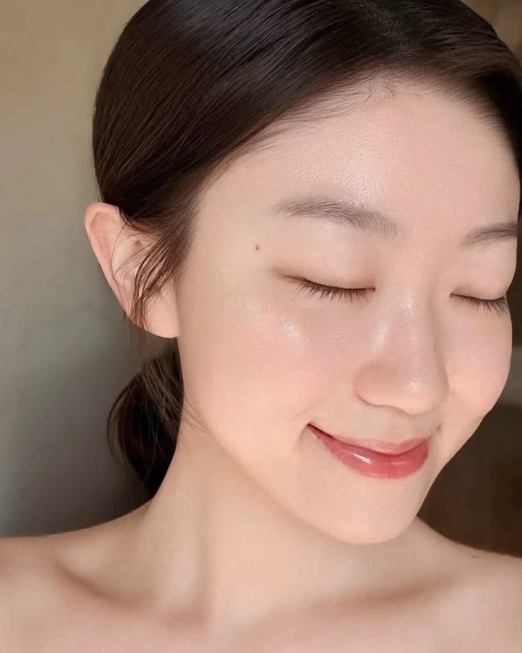 Da cứ giao m&ugrave;a l&agrave; kh&ocirc; bong tr&oacute;c, đỏ r&aacute;t: 4 ti&ecirc;u ch&iacute; chọn serum phục hồi kh&ocirc;ng n&ecirc;n bỏ qua- Ảnh 1.