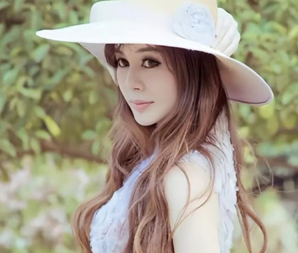 Bất ngờ: Nữ doanh nh&acirc;n 55 tuổi cưới chồng k&eacute;m 30 tuổi, trao 193 tỷ đồng của hồi m&ocirc;n cho nh&agrave; trai- Ảnh 1.