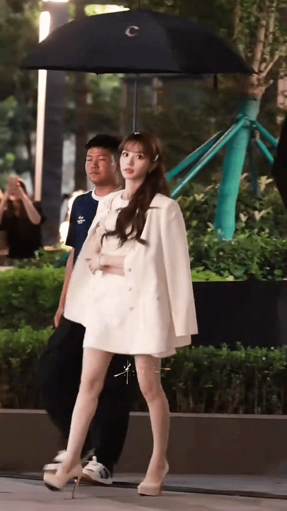 Phim Trung mới c&oacute; th&ecirc;m 1 nữ ch&iacute;nh c&ocirc;ng sở mặc đẹp, Triệu Lộ Tư lập tức bị gọi t&ecirc;n- Ảnh 3.