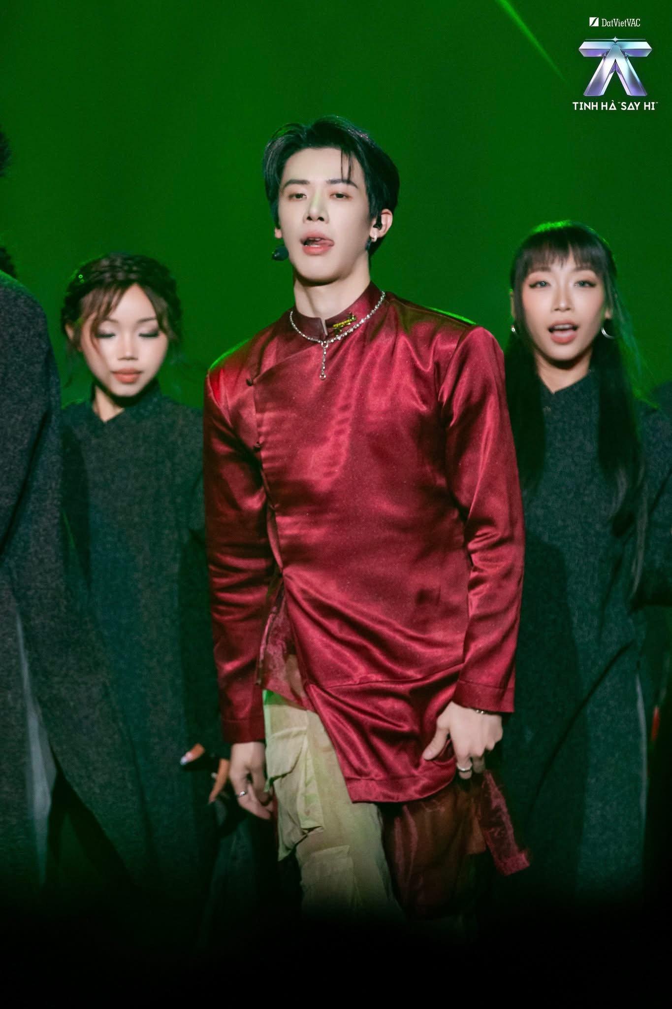 Nam ca sĩ ở nước ngoài diễn show 10 khán giả, về Việt Nam được cả MXH tìm kiếm- Ảnh 10.