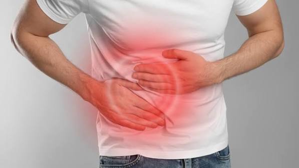 Người đ&agrave;n &ocirc;ng 26 tuổi c&oacute; hơn 200 vi&ecirc;n sỏi mật v&igrave; kiểu ăn uống "vạn người m&ecirc;"- Ảnh 2.