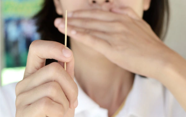 Lời khuy&ecirc;n cho những ai c&oacute; th&oacute;i quen d&ugrave;ng tăm sau ăn- Ảnh 1.