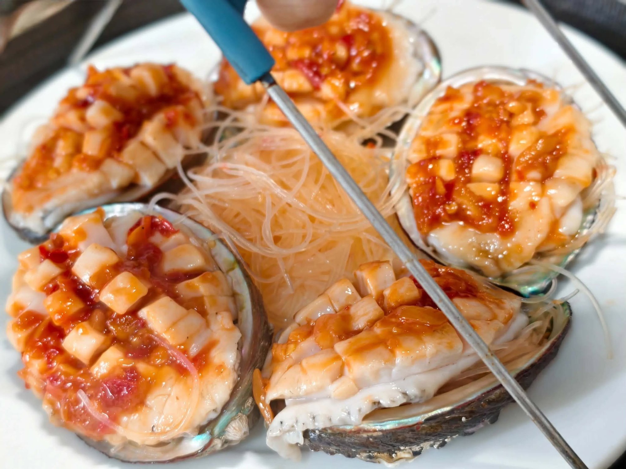 Kh&ocirc;ng phải c&aacute; vược hay c&aacute; thu, đ&acirc;y mới l&agrave; loại hải sản bổ dưỡng n&ecirc;n ăn v&agrave;o m&ugrave;a thu: C&ocirc;ng thức nấu dễ nhất- Ảnh 6.