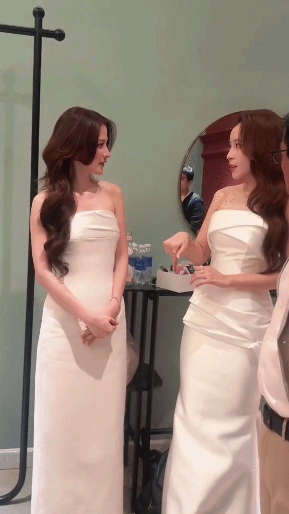 Chi Pu ngang h&agrave;ng nhan sắc với Baifern- Ảnh 1.