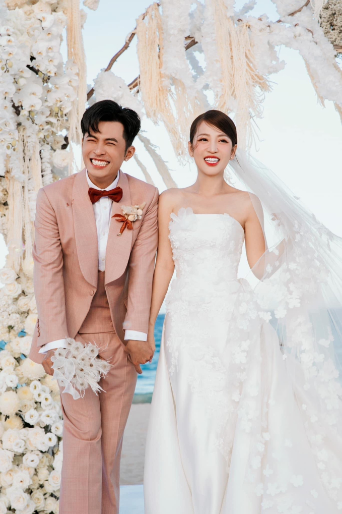 Việt Nam c&oacute; ca sĩ &ldquo;bố bỉm sữa" vợ đẹp con ngoan vạn người m&ecirc;, vừa xuất hiện diện mạo cực kh&aacute;c lạ- Ảnh 8.