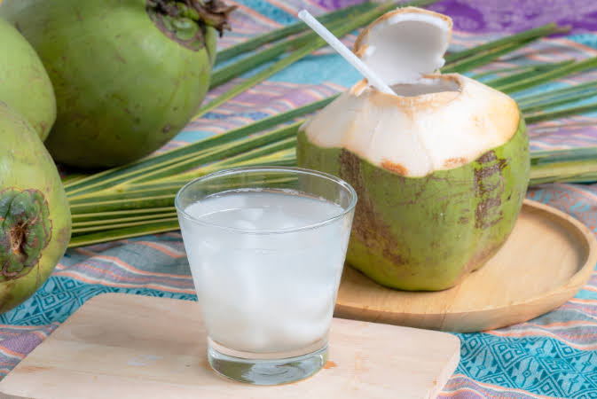 Người phụ nữ su&yacute;t rối loạn nhịp tim &aacute;c t&iacute;nh v&igrave; uống loại nước ai cũng tưởng tốt, gi&uacute;p giảm c&acirc;n nếu uống 1 l&iacute;t mỗi ng&agrave;y - Ảnh 2.