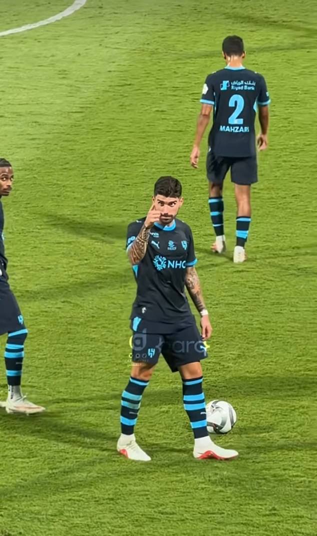 Ronaldo phẫn nộ, y&ecirc;u cầu cấm vĩnh viễn CĐV x&uacute;c phạm Ruben Neves v&agrave; cố cầu thủ Diogo Jota - Ảnh 1.