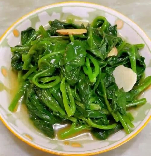 Ch&agrave;ng trai 25 tuổi nhưng sức khỏe xương như người 70 tuổi đ&atilde; mắc bệnh xương khớp v&agrave;i chục năm v&igrave; loại nước nhiều người phải uống mỗi ng&agrave;y - Ảnh 3.