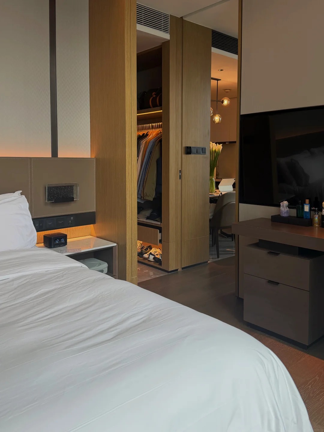 Thanh ni&ecirc;n thu&ecirc; kh&aacute;ch sạn Marriott ở suốt 4 năm để được bao điện nước, miễn ph&iacute; bữa s&aacute;ng v&agrave; đi tập gym cho gần- Ảnh 4.