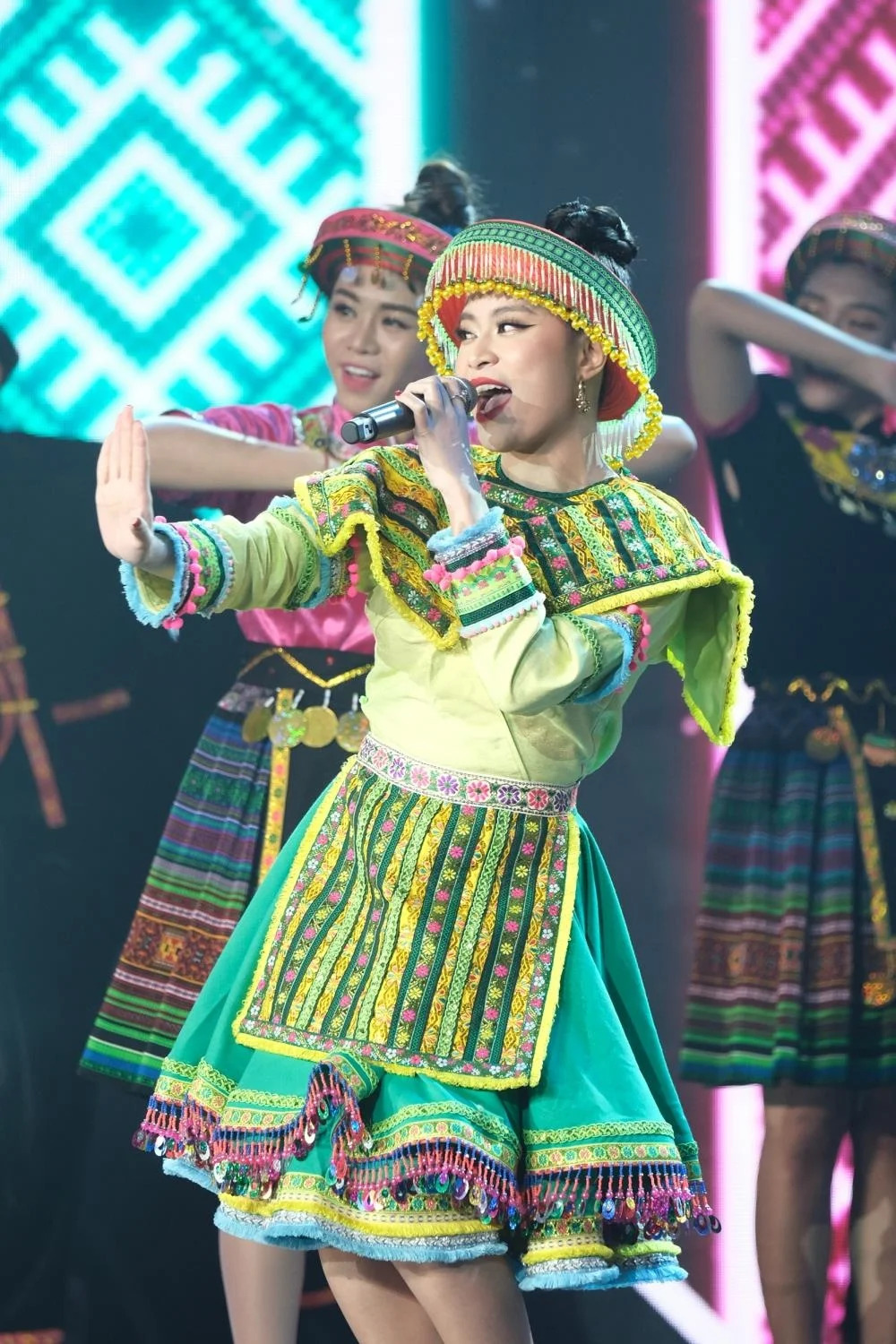 Kh&ocirc;ng tin nổi nhan sắc 38 tuổi của Ho&agrave;ng Thuỳ Linh- Ảnh 8.
