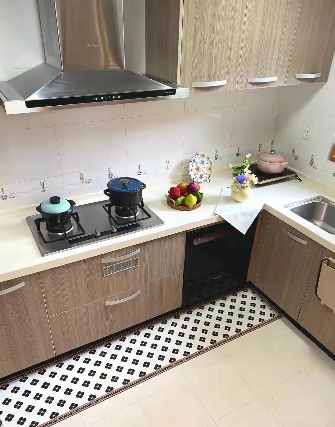 Cặp vợ chồng nghỉ hưu g&acirc;y sốt v&igrave; ng&ocirc;i nh&agrave; sạch đến kh&oacute; tin: Nh&igrave;n căn bếp mới hiểu v&igrave; sao d&acirc;n mạng hỏi &ldquo;c&oacute; thật sự sống ở đ&acirc;y kh&ocirc;ng?&rdquo;- Ảnh 6.