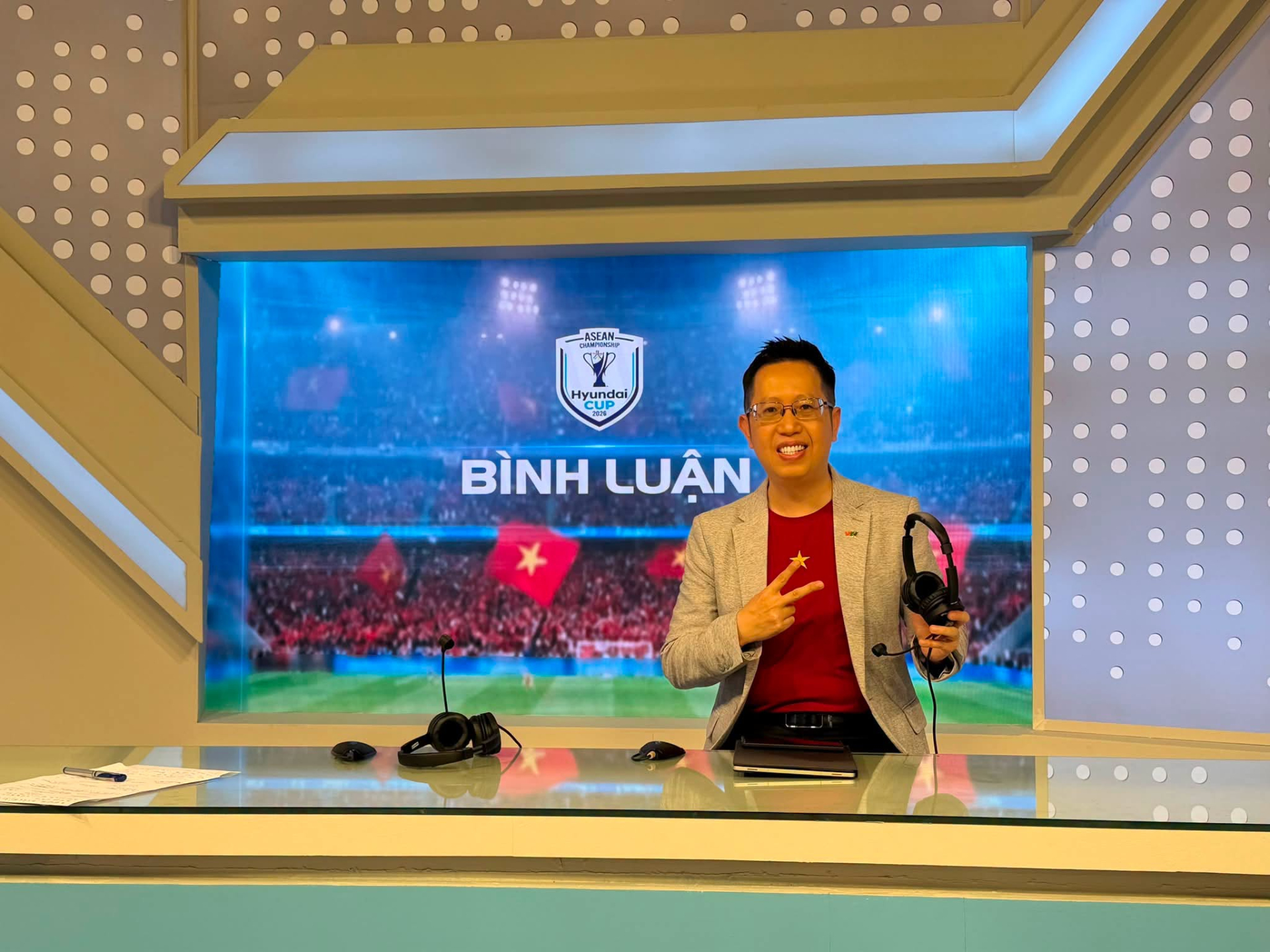 Ph&aacute;t hiện 1 BTV của VTV l&agrave; con trai của Gi&aacute;o sư To&aacute;n học: 20 năm trước l&agrave; thủ khoa to&agrave;n quốc, nổi tiếng rồi vẫn đam m&ecirc; dạy học- Ảnh 2.