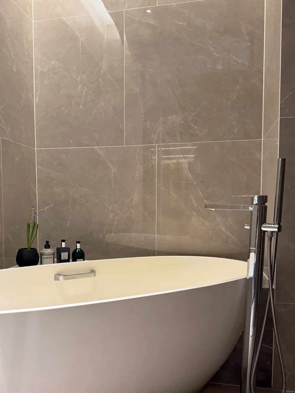Thanh ni&ecirc;n thu&ecirc; kh&aacute;ch sạn Marriott ở suốt 4 năm để được bao điện nước, miễn ph&iacute; bữa s&aacute;ng v&agrave; đi tập gym cho gần- Ảnh 6.