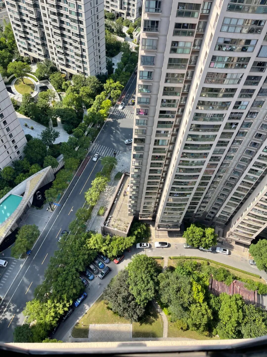 Sau 5 năm sống ở tầng 30, t&ocirc;i b&aacute;n nh&agrave; chuyển về khu chung cư cũ: Tiền tiết kiệm được chỉ l&agrave; một phần, thứ nhận lại c&ograve;n nhiều hơn - Ảnh 1.