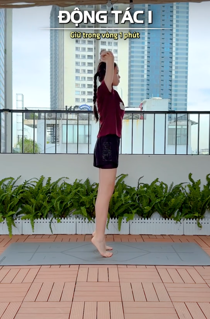 Con g&aacute;i Phương Trinh Jolie 13 tuổi cao gần 1m7, v&oacute;c d&aacute;ng nổi bật: H&eacute; lộ 5 ph&uacute;t tập luyện tại nh&agrave; khi tan học về, gi&uacute;p ch&acirc;n d&agrave;i mi&ecirc;n man ở tuổi dậy th&igrave;- Ảnh 5.