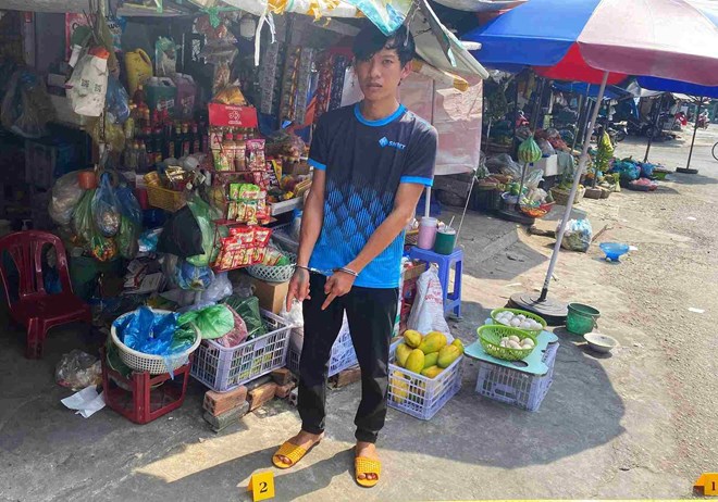 Kh&aacute;m x&eacute;t khẩn cấp nơi ở của Đỗ Quốc Trung v&agrave; Hồ Ngọc Lu&acirc;n SN 1999- Ảnh 2.