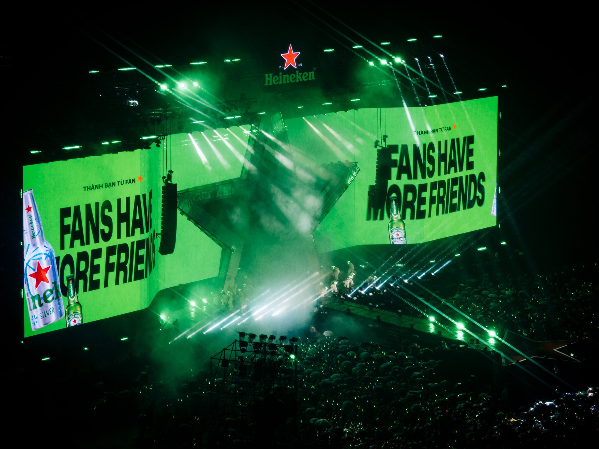 Charlie Puth: &ldquo;Kh&ocirc;ng kh&iacute; tại The World of Heineken&reg; tối nay thật sự b&ugrave;ng nổ. Việt Nam, cảm ơn c&aacute;c bạn v&igrave; một đ&ecirc;m tuyệt vời!&rdquo; - Ảnh 10.
