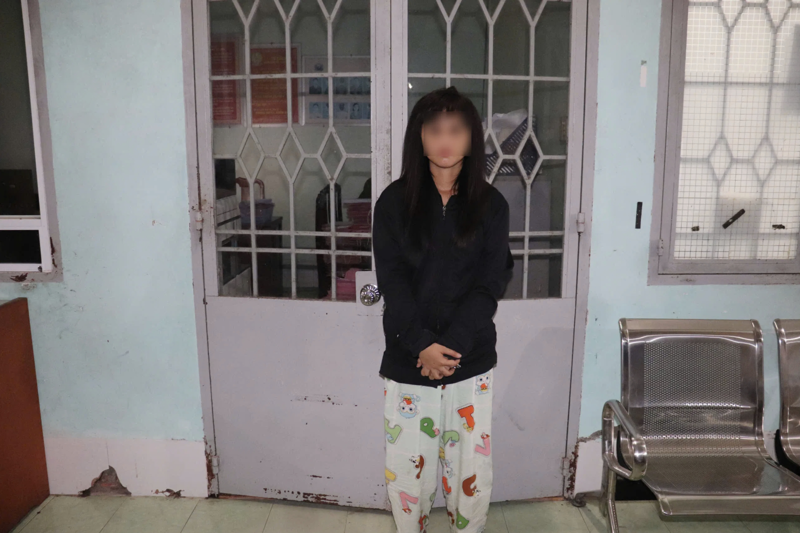 Kiểm tra căn hộ l&uacute;c 11 giờ, c&ocirc;ng an bắt Phạm Nguyễn Hồng Ch. SN 2002- Ảnh 1.