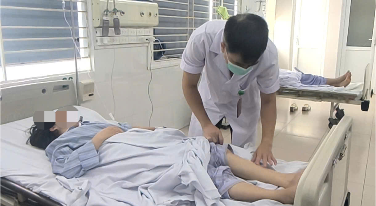 Những dấu hiệu kh&ocirc;ng n&ecirc;n bỏ qua khi sốt xuất huyết v&agrave;o m&ugrave;a - Ảnh 1.