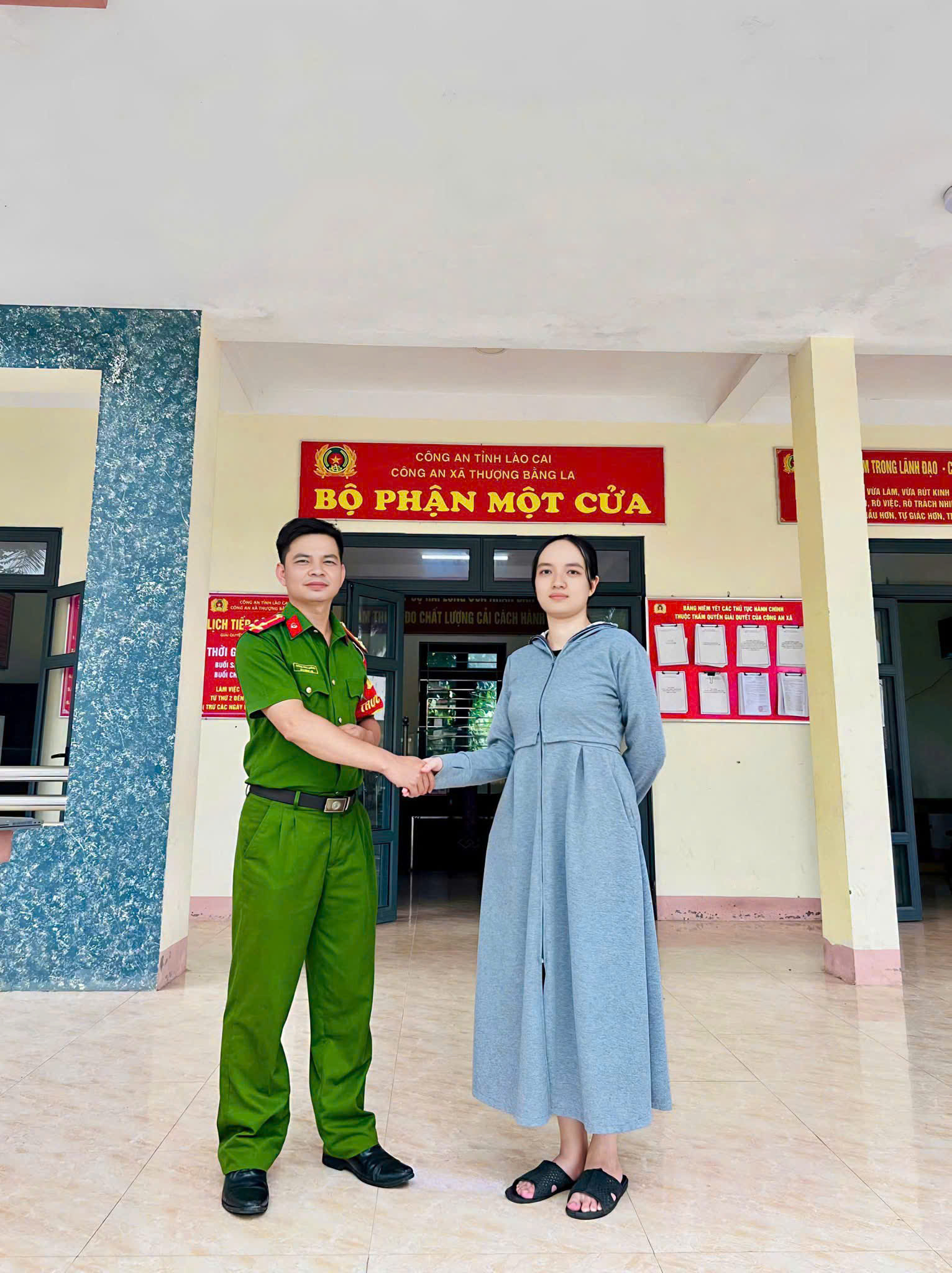Ng&agrave;y 14/9, d&ugrave; trời mưa, một người phụ nữ vẫn ki&ecirc;n tr&igrave; đến c&ocirc;ng an tr&igrave;nh b&aacute;o sự việc: T&agrave;i khoản MB được chuyển 3.000.000 đồng- Ảnh 2.
