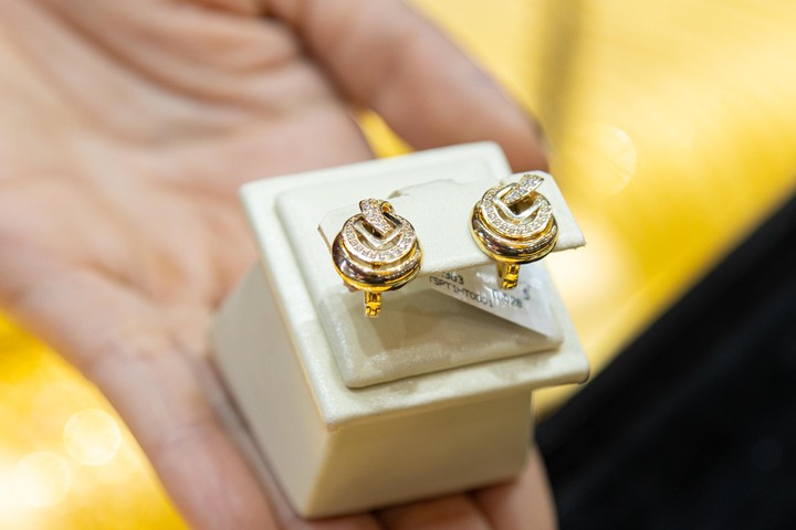 Gi&aacute; v&agrave;ng h&ocirc;m nay 15/9: Tiếp tục lao dốc- Ảnh 1.
