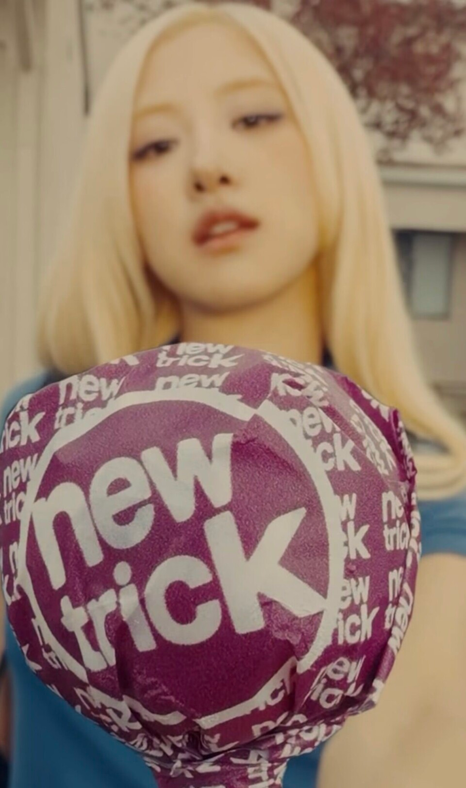 Ros&eacute; (BLACKPINK) "flex" iPhone 18 đỏ burgundy, đập tan nghi vấn d&ugrave;ng AI chỉnh ảnh- Ảnh 5.
