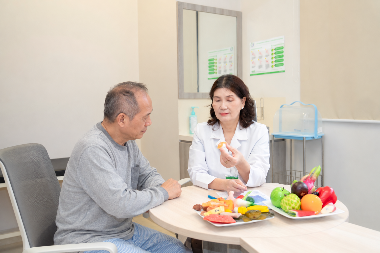Ch&igrave;a kh&oacute;a dinh dưỡng gi&uacute;p người cao tuổi g&igrave;n giữ thể lực tại Phương Đ&ocirc;ng Asahi- Ảnh 1.