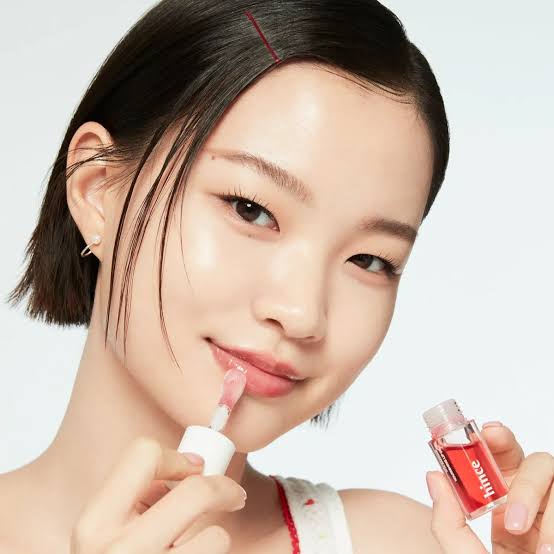 5 lọ dầu dưỡng môi lên màu đẹp tự nhiên, cho môi căng mọng và khóe miệng trẻ hẳn ra - Ảnh 3.