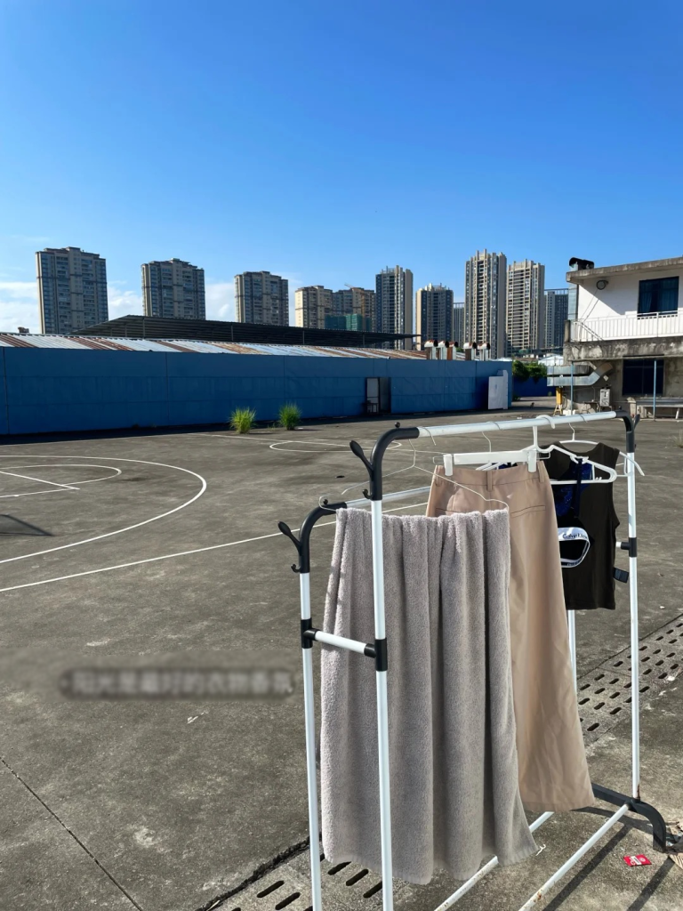 Căn ph&ograve;ng 15m&sup2; c&ocirc;ng ty cấp cho nữ nh&acirc;n vi&ecirc;n l&agrave;m ở c&ocirc;ng trường x&acirc;y dựng, lương 31 triệu/ th&aacute;ng - Ảnh 7.